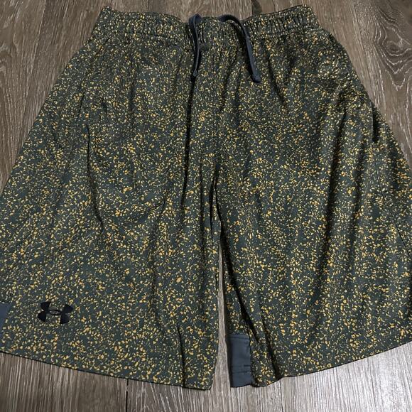 Under Armour Boys XL Orange & Gray Athletic Shorts EUC Sporty Fit - Picture 1 of 3